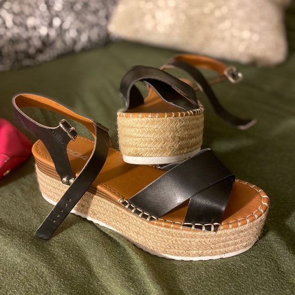 Platform sandals - Picture 4 of 4